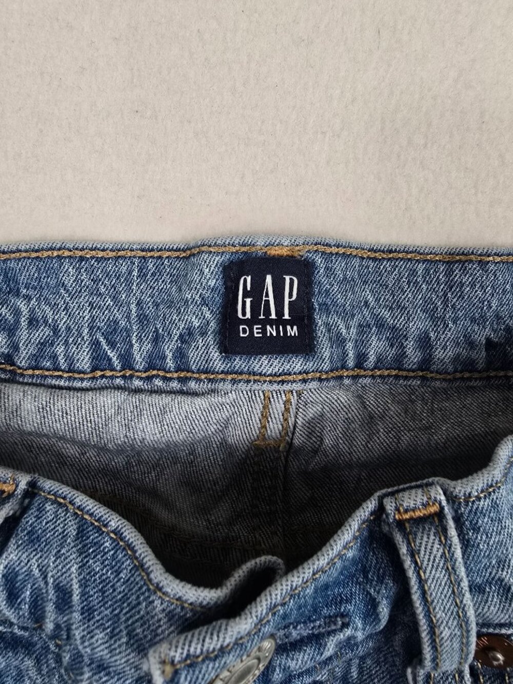 Gap Denim Cheeky Straight Jeans 4/27 Light Wash Bleach Splatter Womens - Picture 3 of 8